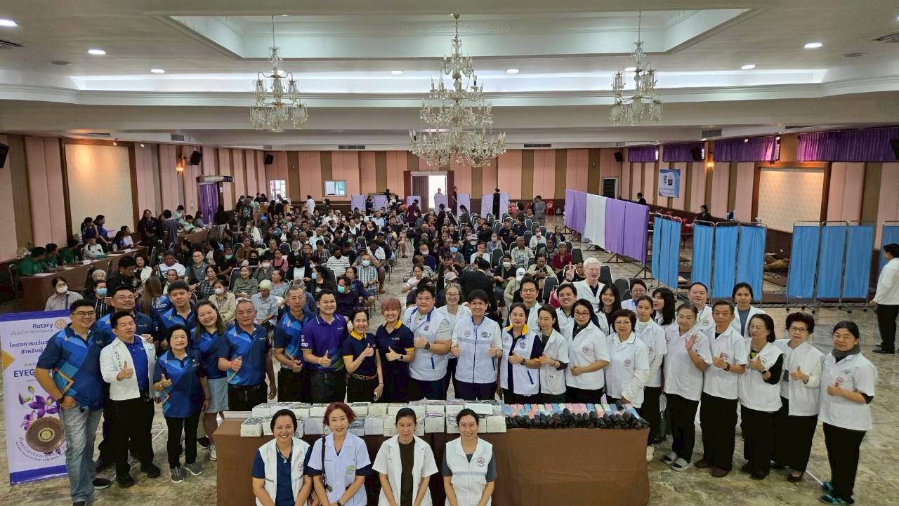 โครงการมอบแว่นสายตาสำหรับอ่านหนังสือปีที่ 8 และโครงการแพทย์แผนไทยสู่ชุมชน ณ หอประชุม เทศบาลคลองมะเดื่อ จ.สมุทรสาคร