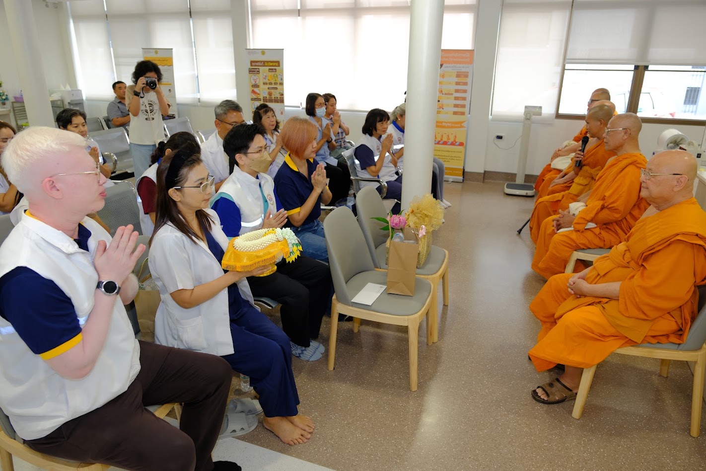 ภาพบรรยากาศการเปิดบ้านจิตอาสาคลินิกวันพุธ ณ คลินิกภิกษุอาพาธ วัดชลประทานรังสฤษดิ์ พระอารามหลวง